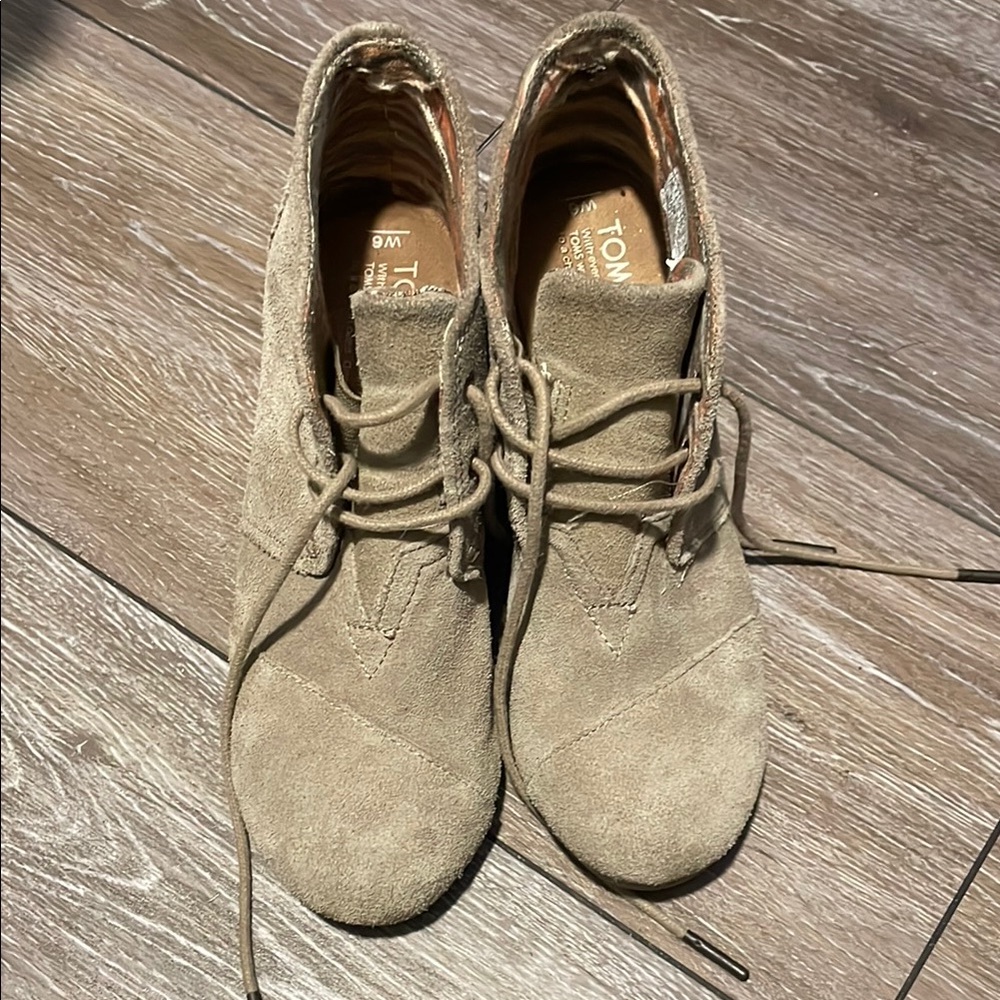 Toms Tan Lace Up Boots Suede Desert Style